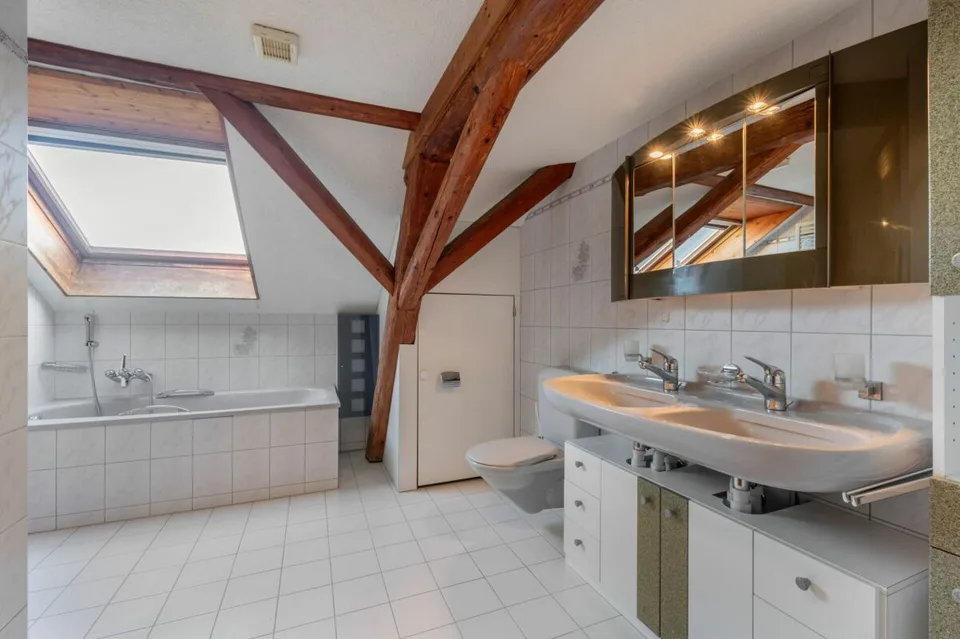 CASA PLURIFAMILIARE DI CARATTERE CON RISERVA DI TERRENO EDIFICABILE | VIVERE, INVESTIRE O SVILUPPARE
