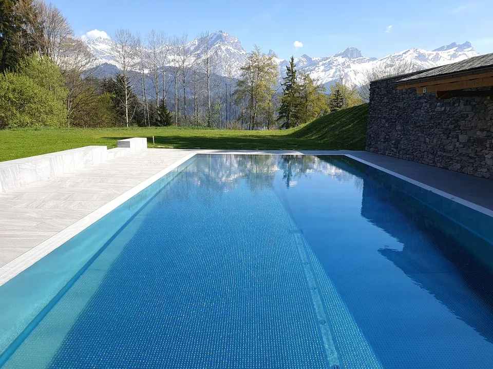 Wunderschöne 6.5-Zimmer-Maisonette-Wohnung mit SPA und Pool