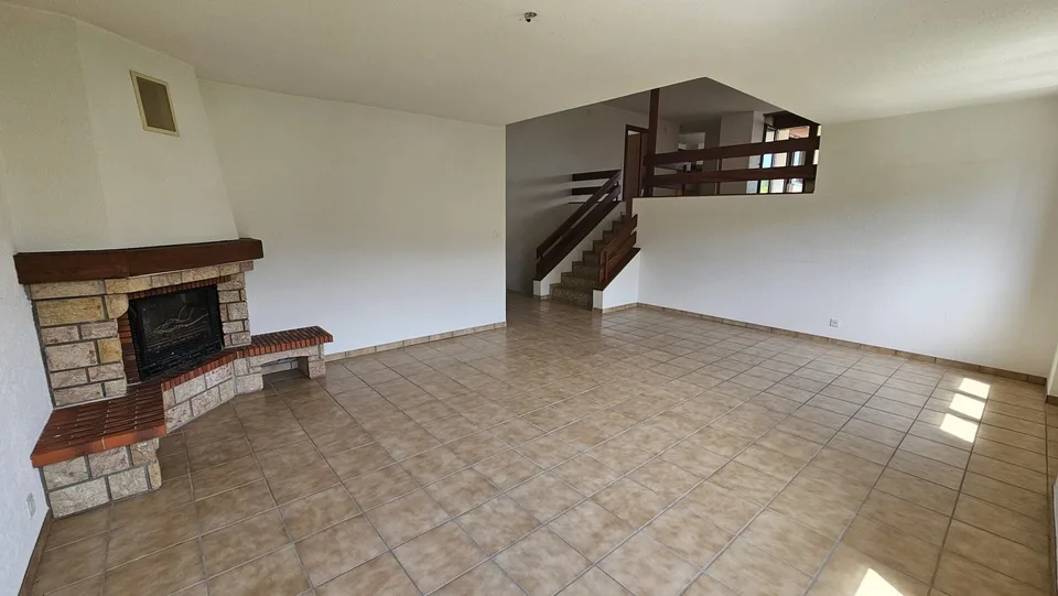 Spazioso attico di 7,5 locali di 170 m² in vendita a Bassecourt