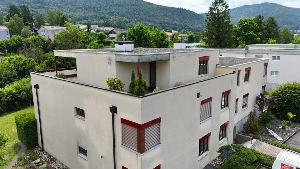 À Bassecourt spacieux attique 7.5 pièces de 170 m² à vendre