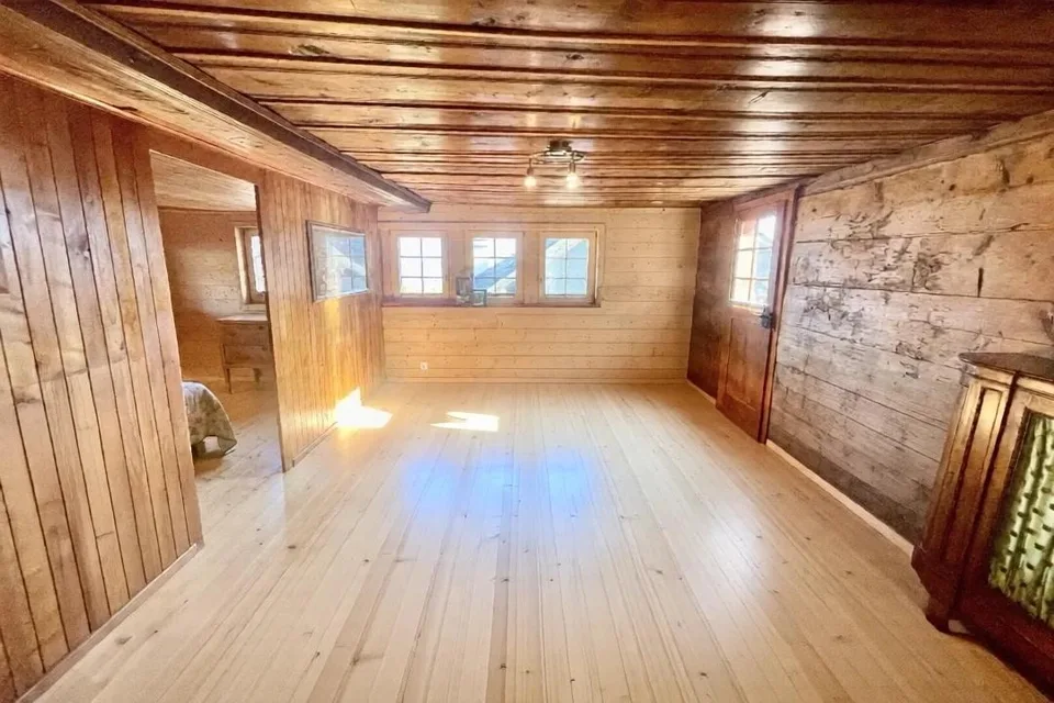 Charmant appartement attique de 4.5 pièces au coeur du vieux village de Lens en grande partie rénové