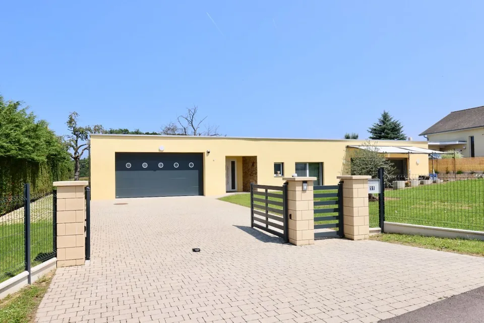 Haut standing pour cette villa de 5.5 pièces à Montignez dans le Jura.