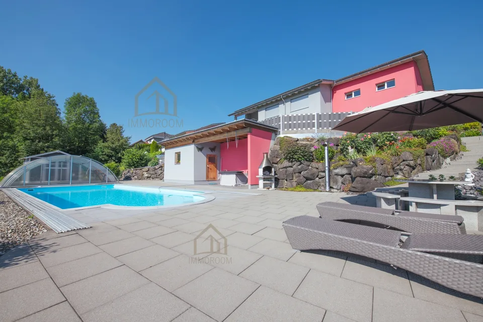 Ein Zuhause mit viel Freiraum, Privatsphäre und traumhafter Aussicht