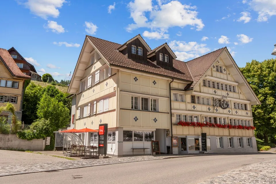 Wohn- &amp; Gewerbehaus mit Entwicklungspotenzial in Brunnadern
