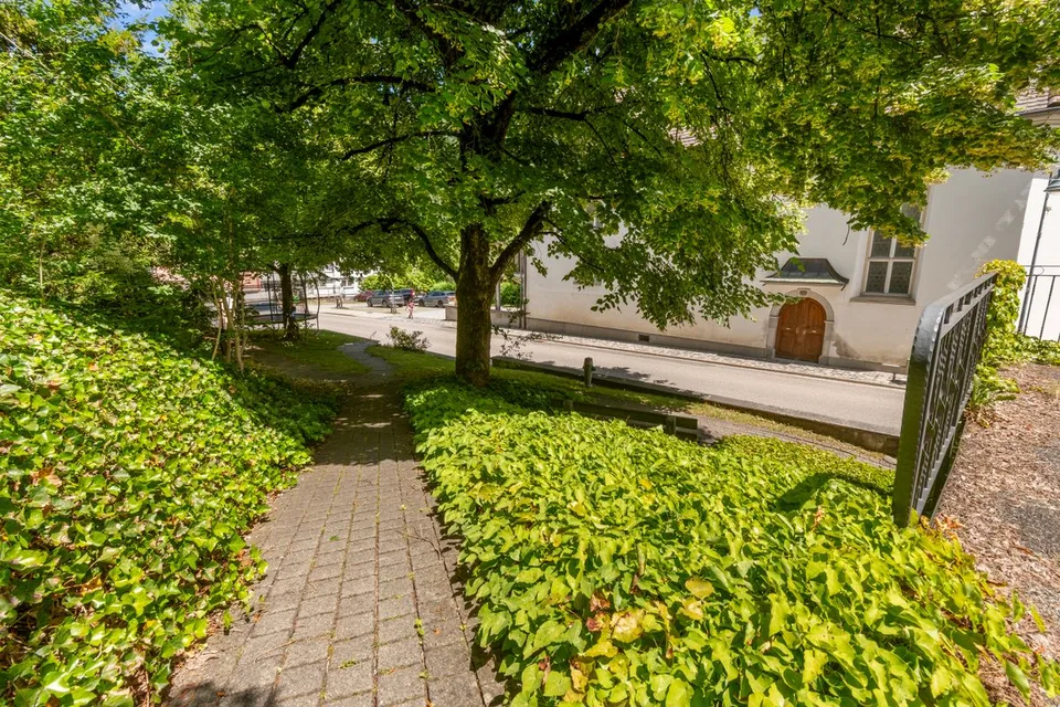 Wohn- &amp; Gewerbehaus mit Entwicklungspotenzial in Brunnadern