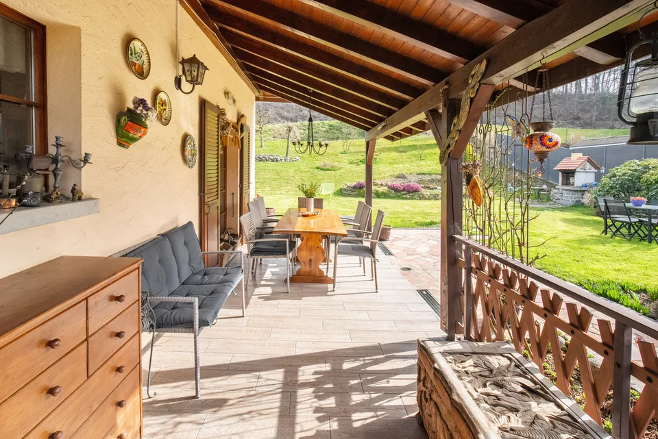 Wunderschöne Villa mit 6,5 Zimmern und großem Grundstück am Waldrand
