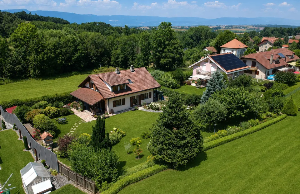 Magnifique villa de 6.5 pièces avec vaste parcelle en lisière de forêt