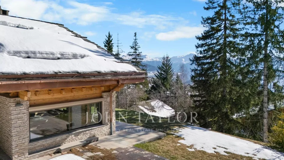 Familienchalet mit 10 Zimmern, Innenpool und prächtigem ...