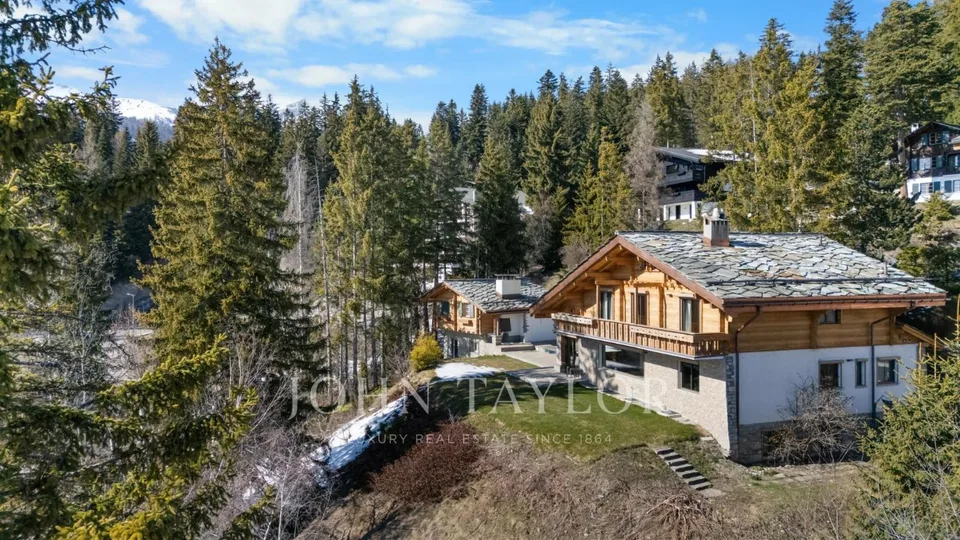 Familienchalet mit 10 Zimmern, Innenpool und prächtigem ...
