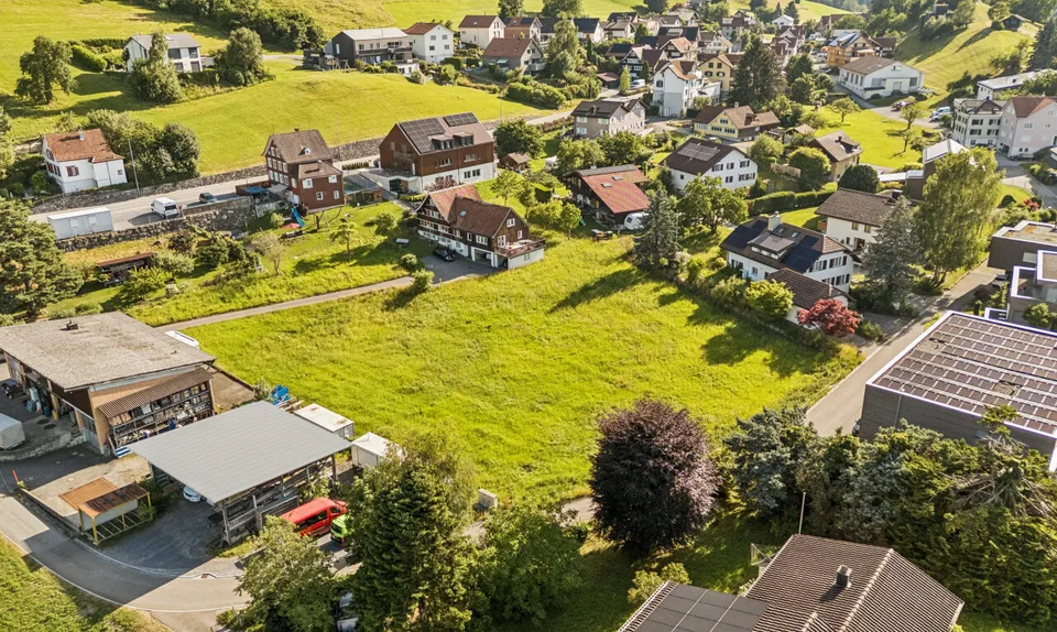 Terreno spazioso con potenziale di sviluppo a Wolfhalden