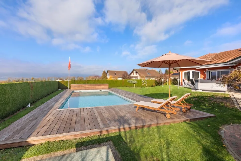 Splendide villa en bordure de zone agricole avec débouchée sur le lac
