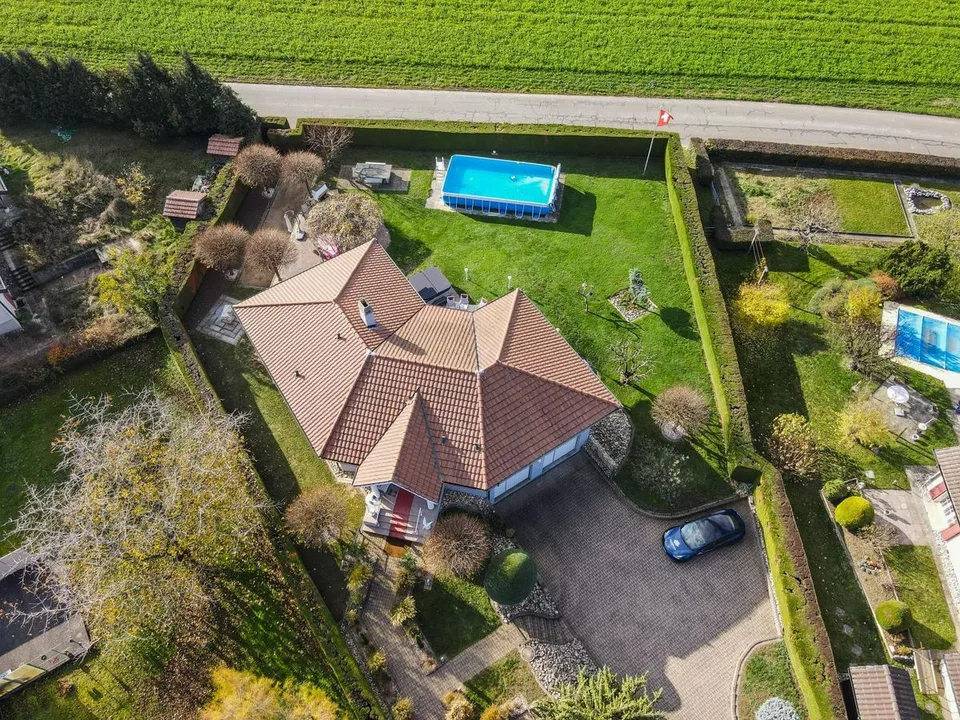 Splendide villa en bordure de zone agricole avec débouchée sur le lac