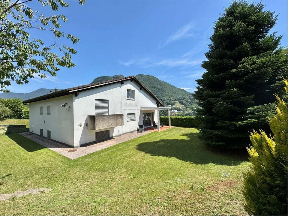 Villa prestigieuse dans une zone verte de Gentili à vendre