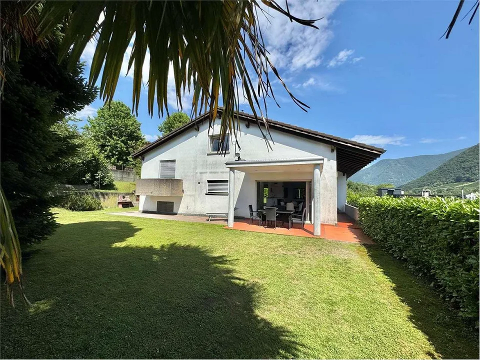 Villa prestigieuse dans une zone verte de Gentili à vendre