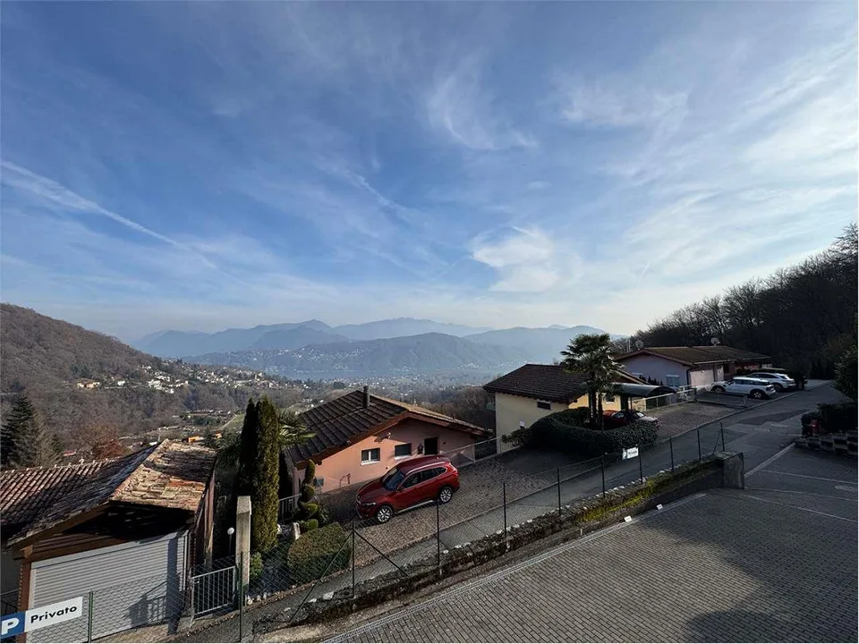 Triplex-Reihenhaus mit 4.5 Zimmern in Pura mit Seeblick und grüner Umgebung