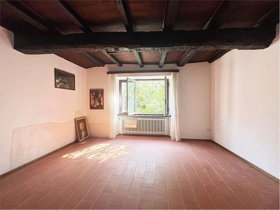 Affascinante villa da ristrutturare immersa nel verde a Novazzano – foto 7 di 9