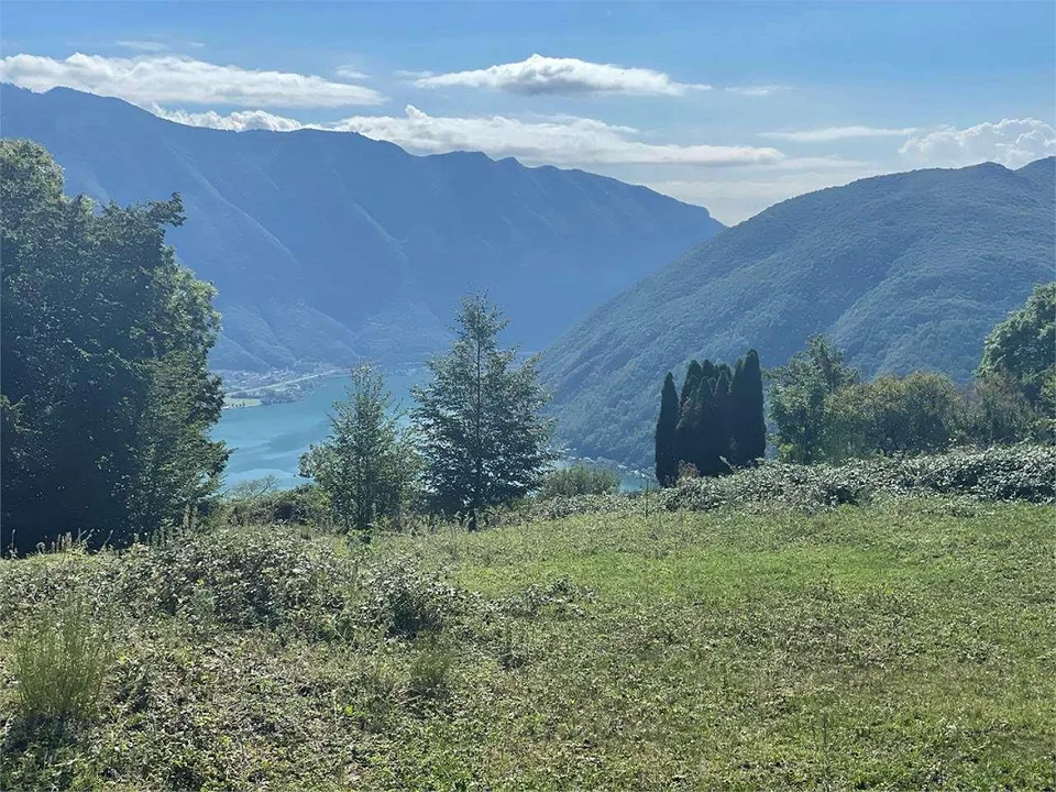 Bauland mit Seeblick in Carona
