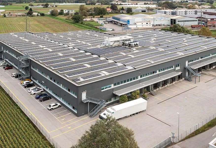 Verkauf eines großen Logistik-/Labor-/Produktionsraums - Contone