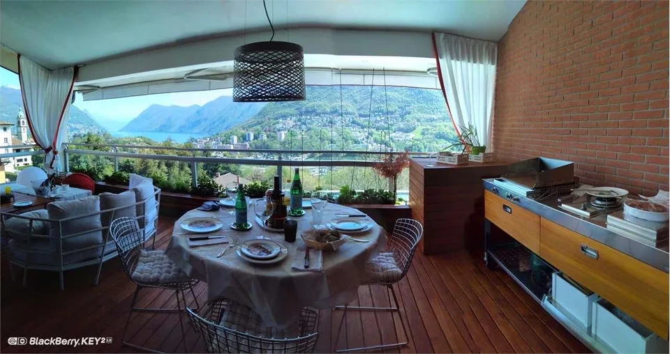 Montagnola - Exklusives Dachgeschoss-Duplex mit Seeblick, 50 m von der TASIS