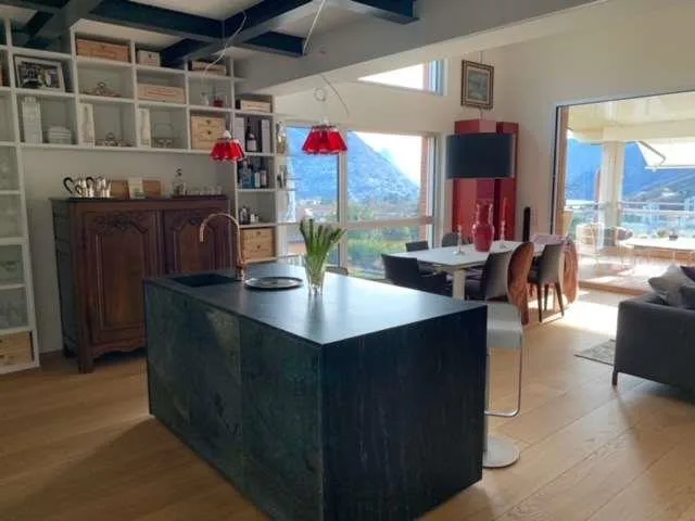 Montagnola - Exklusives Dachgeschoss-Duplex mit Seeblick, 50 m von der TASIS