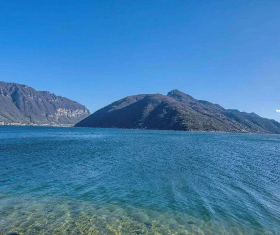Dachgeschoß-Duplex mit Seeblick in Melide zum Verkauf