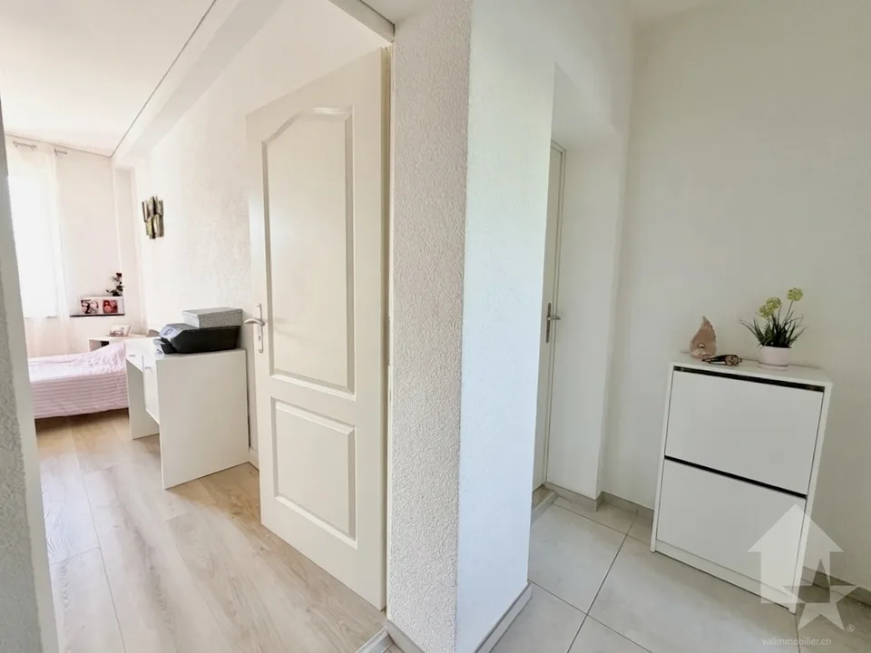 Appartement de 2.5 pièces rénové avec garage box !