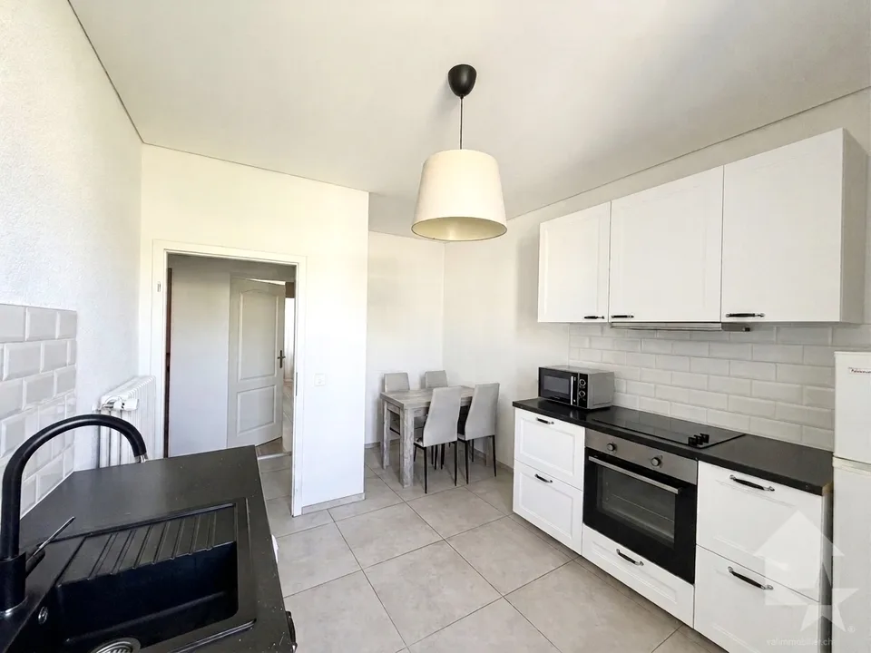 Appartement de 2.5 pièces rénové avec garage box !