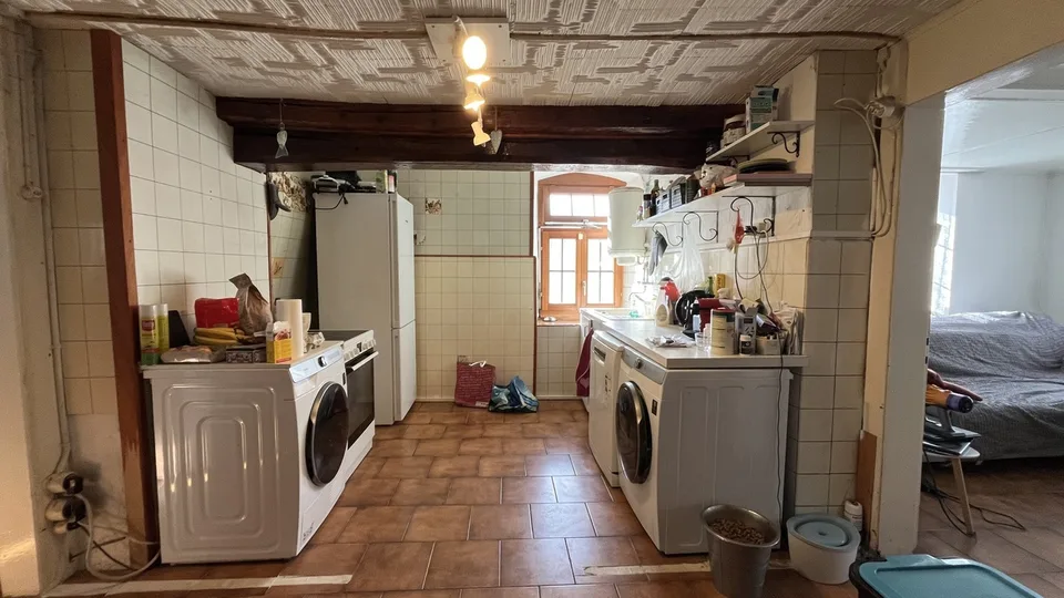 Bella fattoria con permesso di costruzione per 5 appartamenti.