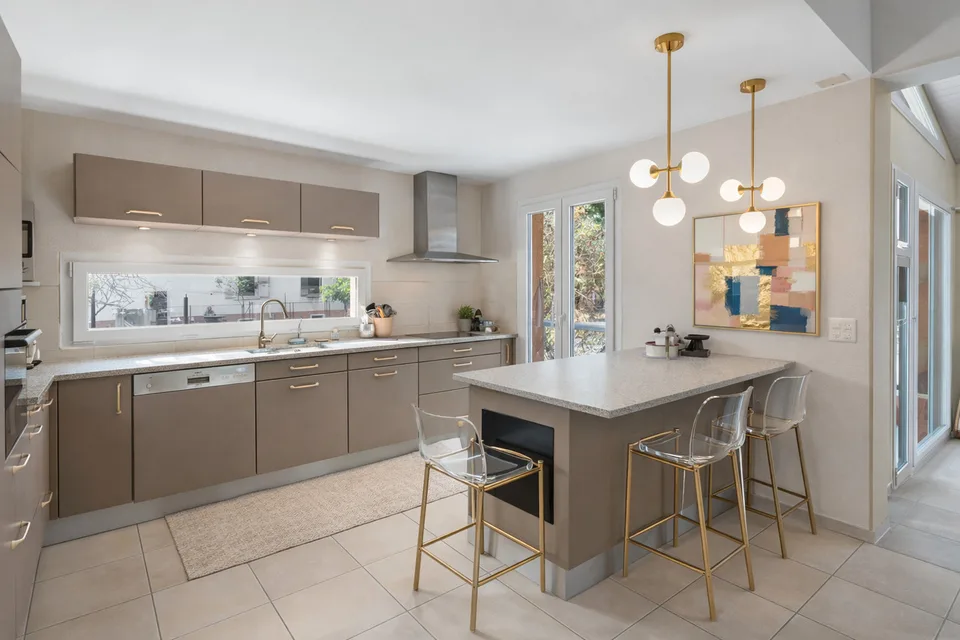 Helle und geräumige Villa mit 6,5 Zimmern – Foto 8 von 13