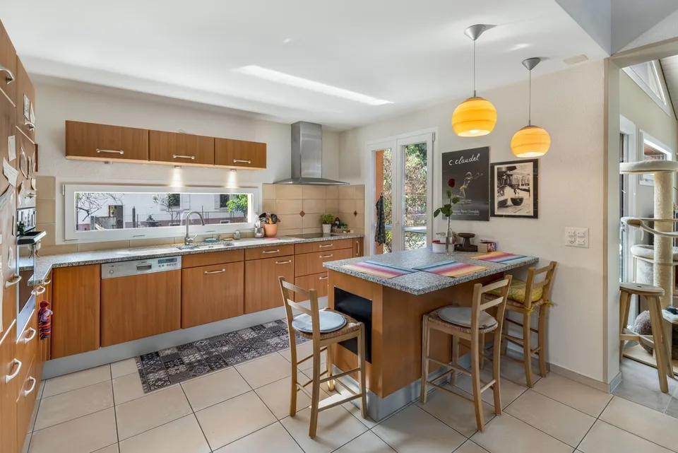 Helle und geräumige Villa mit 6,5 Zimmern – Foto 9 von 13