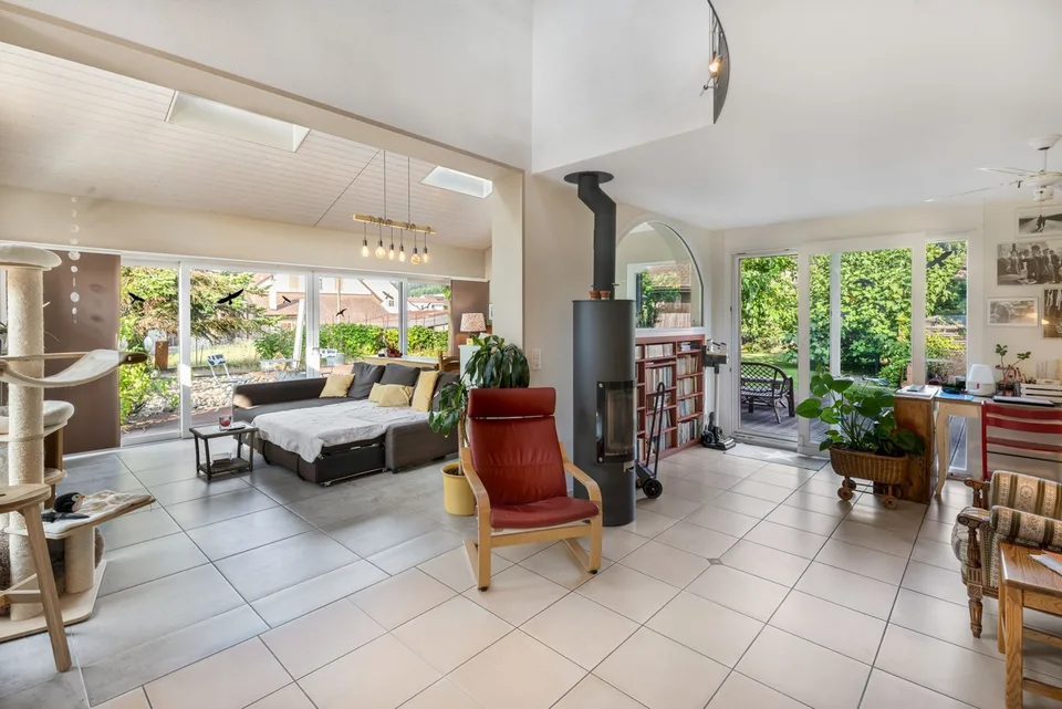 Helle und geräumige Villa mit 6,5 Zimmern – Foto 7 von 13