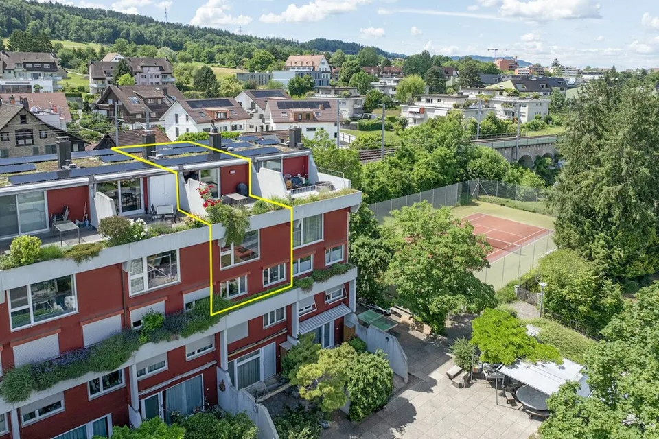 5.5 Zimmer Maisonette-Wohnung mit Traumaussicht, Aussenpool und Tennisplatz