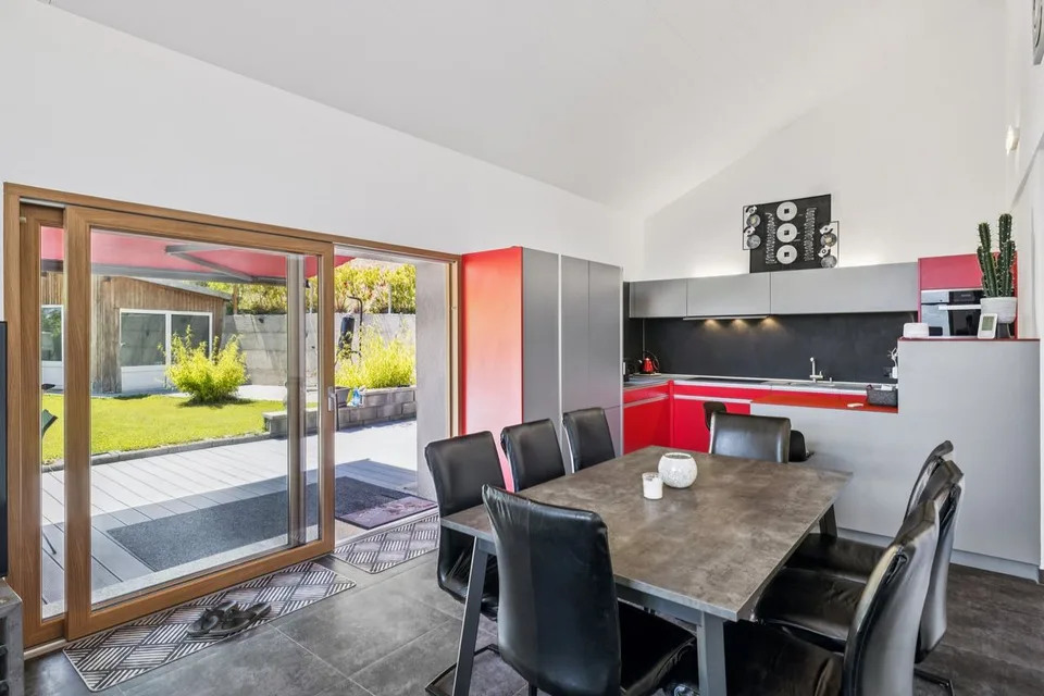 Große helle Villa mit atemberaubender Aussicht - inklusive unabhängiger 3,5-Zimmer-Wohnung.