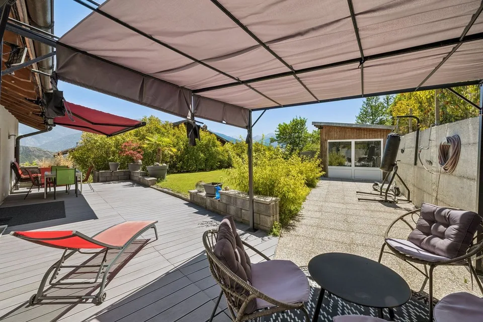 Große helle Villa mit atemberaubendem Blick - unabhängige 3,5-Zimmer-Wohnung inklusive. – Foto 10 von 11