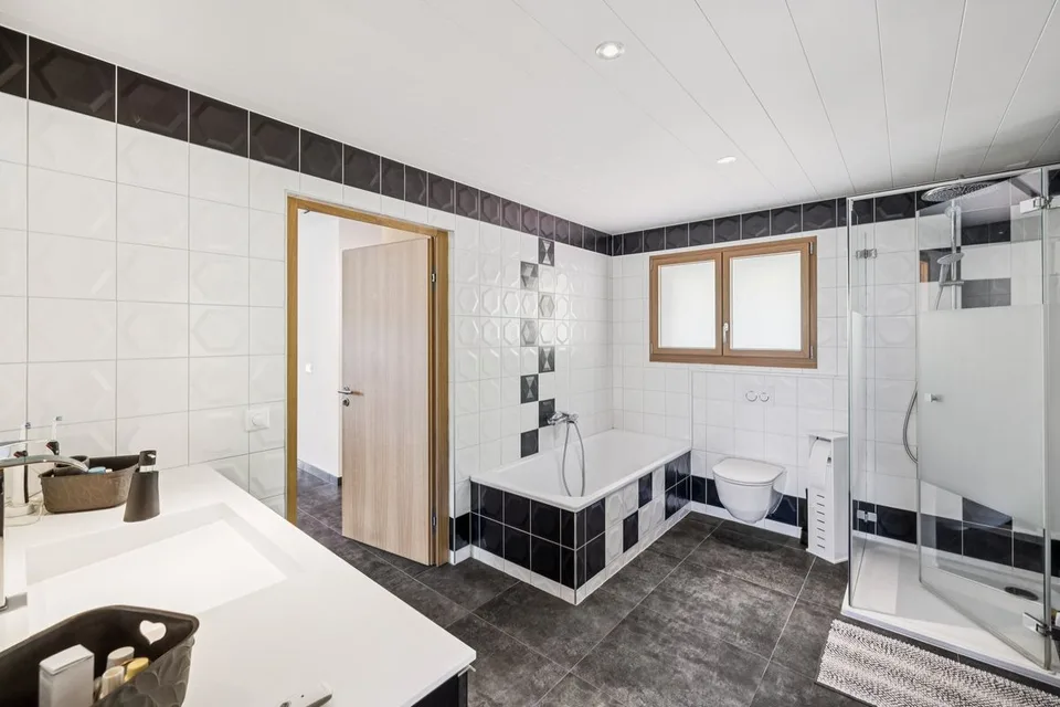 Große helle Villa mit atemberaubendem Blick - unabhängige 3,5-Zimmer-Wohnung inklusive. – Foto 6 von 11