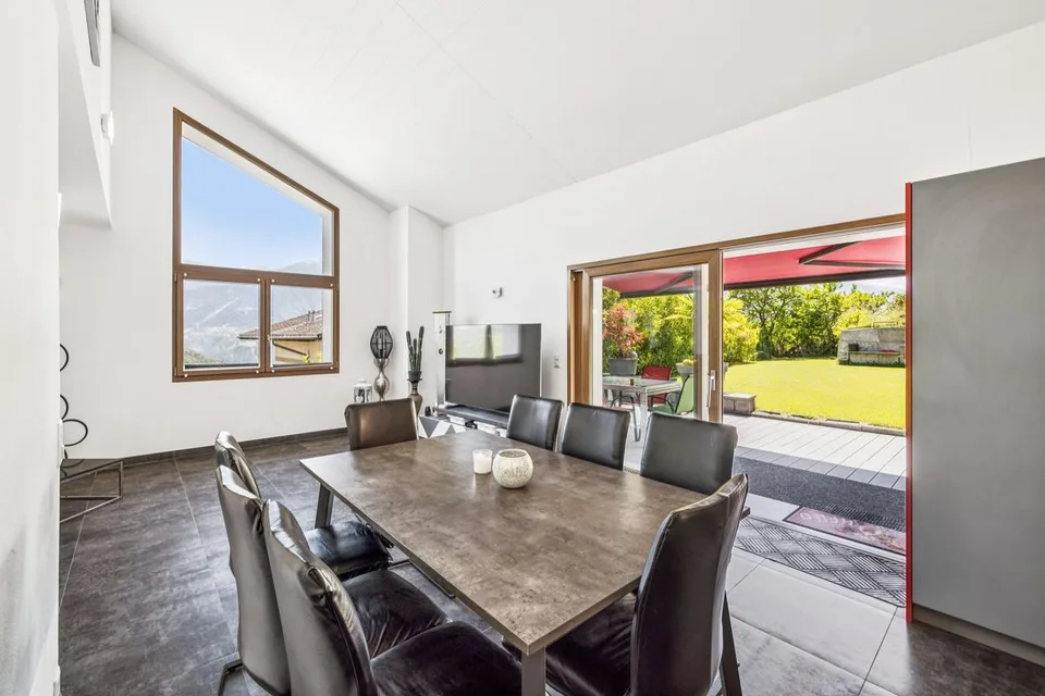 Große helle Villa mit atemberaubender Aussicht - inklusive unabhängiger 3,5-Zimmer-Wohnung.