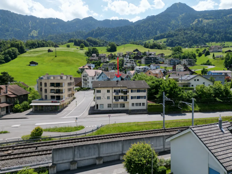 Mehrfamilienhaus mit 4 Wohneinheiten und einem Gewerbelokal in Unterterzen SG