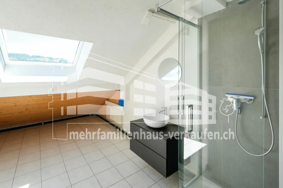 Casa plurifamiliare con annesso