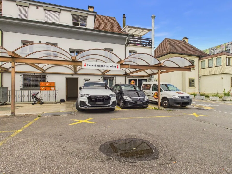 Charmant immeuble résidentiel et commercial à Schöftland