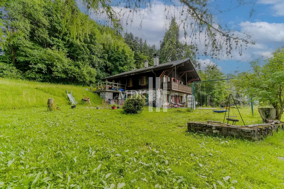 Magnifique chalet isolé avec spacieux terrains aux Giettes