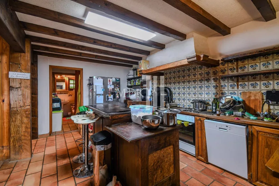Magnifico chalet isolato con ampi terreni a Giettes