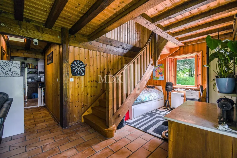 Magnifico chalet isolato con ampi terreni a Giettes