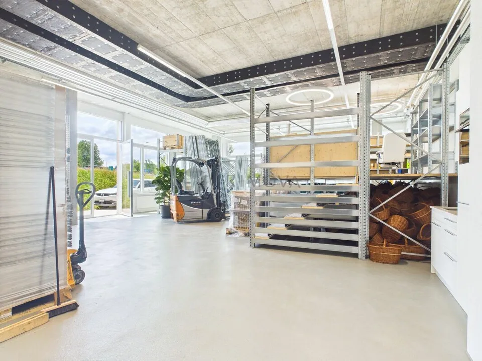 Beaucoup d'espace pour vos visions : Salle polyvalente presque neuve au cœur de Buchrain