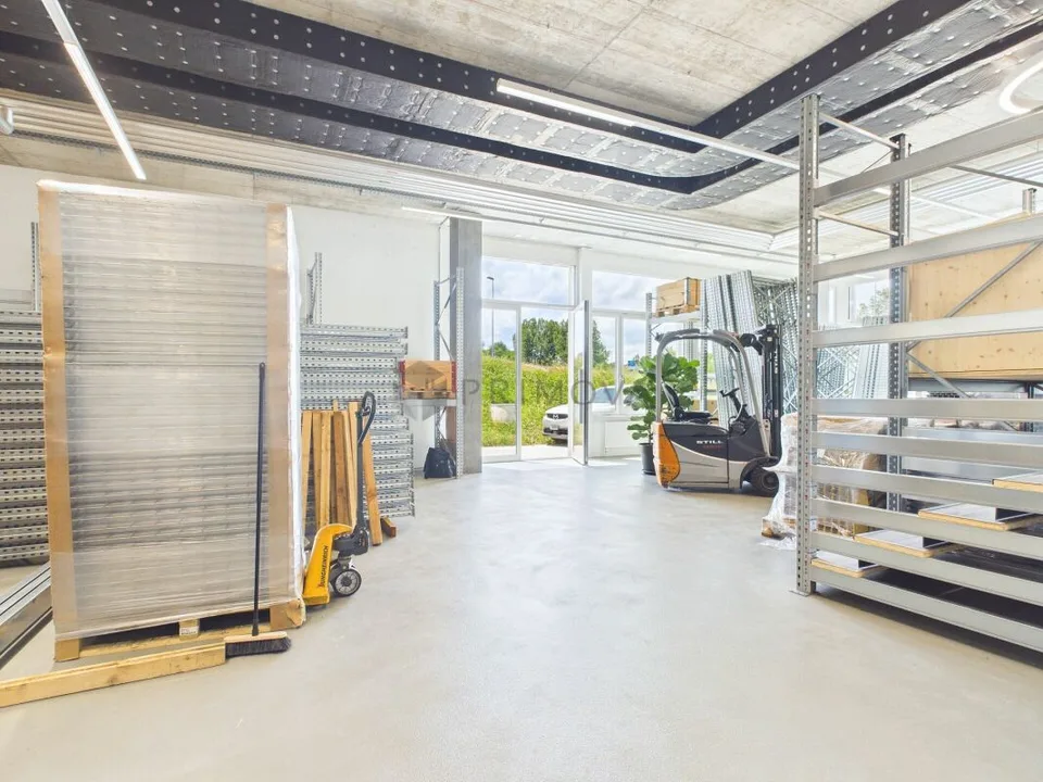 Beaucoup d'espace pour vos visions : Salle polyvalente presque neuve au cœur de Buchrain