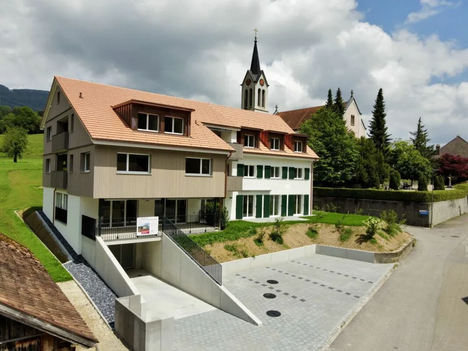 Erstbezug! Exklusive 3.5 Zimmer Maisonettewohnung mit grosser Galerie &amp; Aussicht