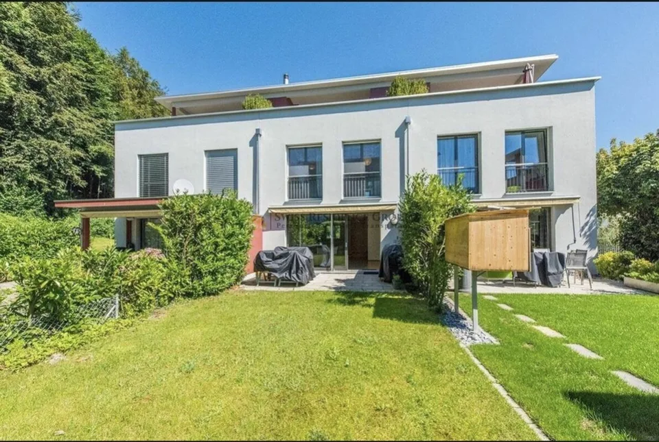 Casa a schiera esclusiva a Risch con vista sul lago di Zugo