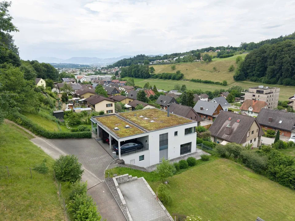 Opportunità di investimento con lungimiranza: Terreno edificabile con attraente proprietà esistente