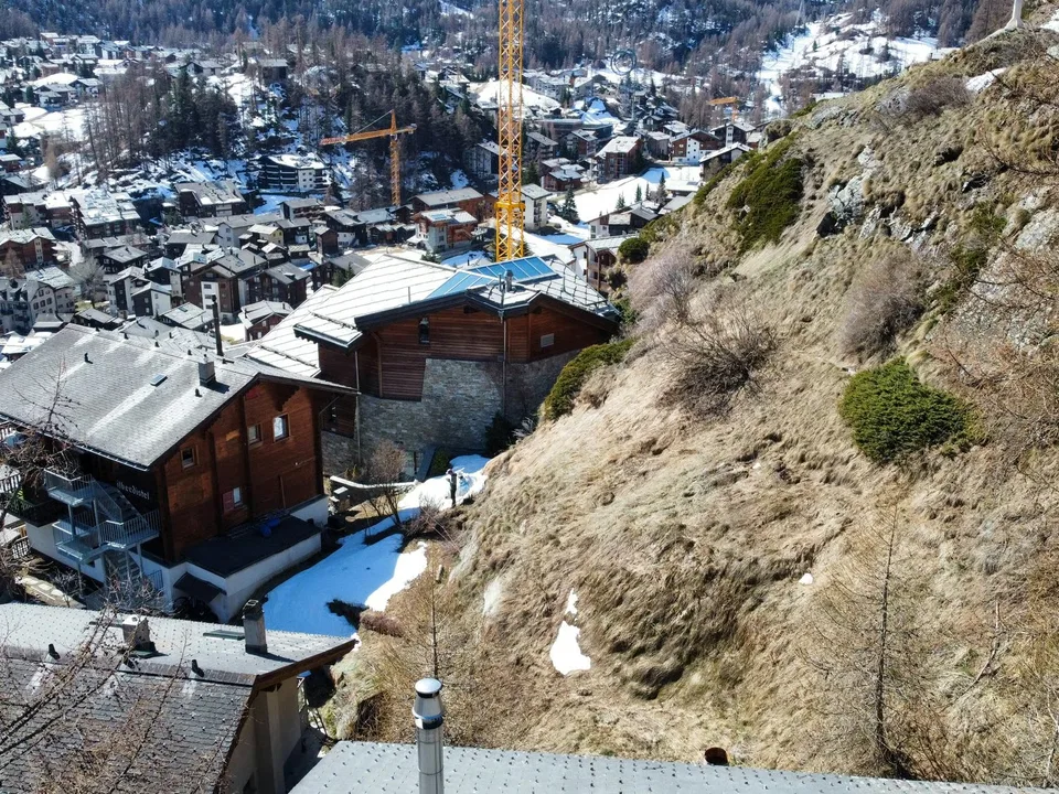 Sonnige Bauparzelle mit Bergsicht in Zermatt – Foto 6 von 11