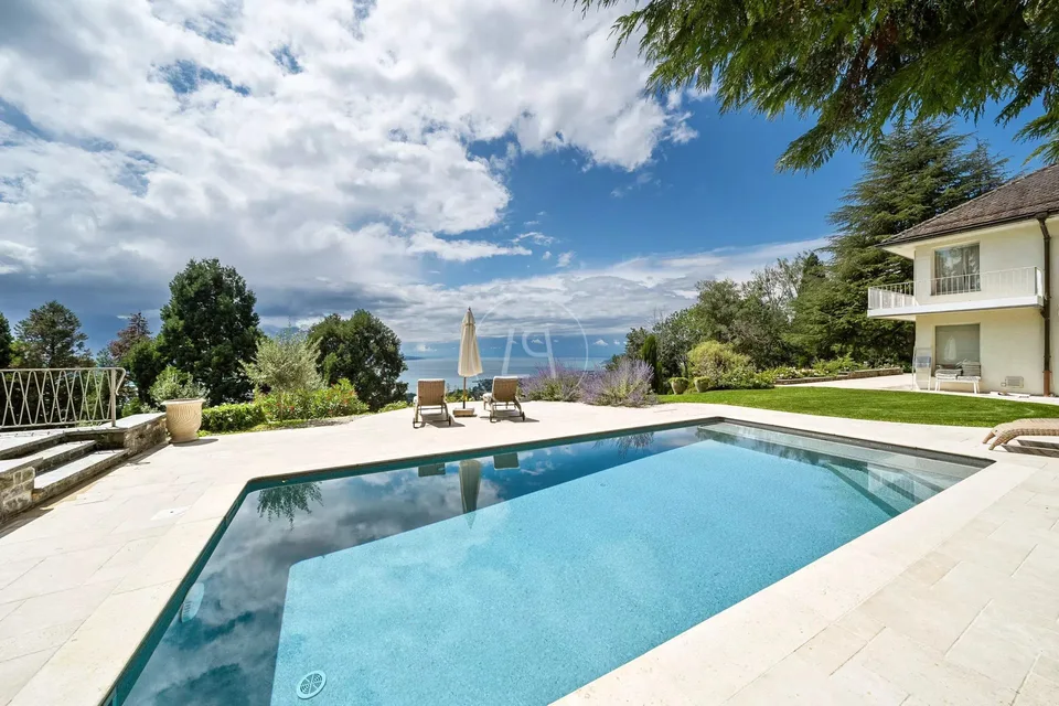 Superba proprietà con piscina, vista panoramica sopra Montreux