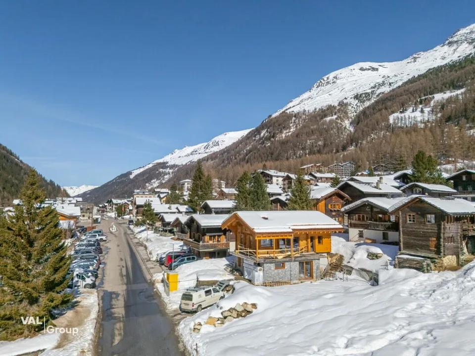 Charmant chalet aux élégances alpines dans un décor à couper le souffle